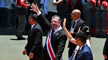¿Doble salario y pensión de expresidente? Lo que la ley dice sobre el caso de Rodrigo Chaves