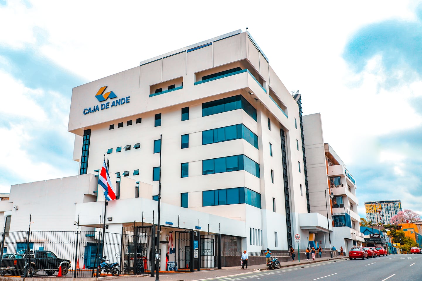 Nuevo límite en Sinpe Móvil cambiará la forma de enviar dinero por mensaje de texto y WhatsApp para los usuarios de Caja de Ande