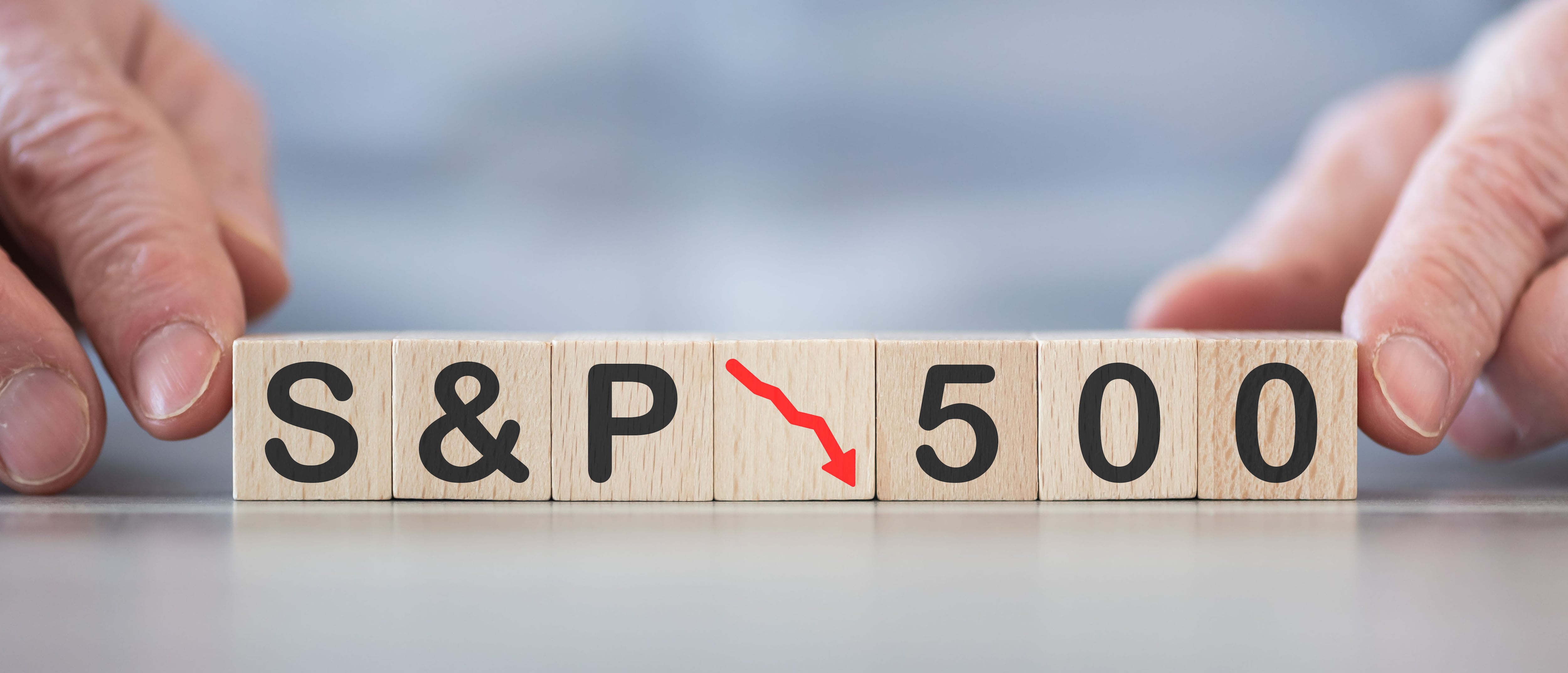 S&P 500 indicando caída
