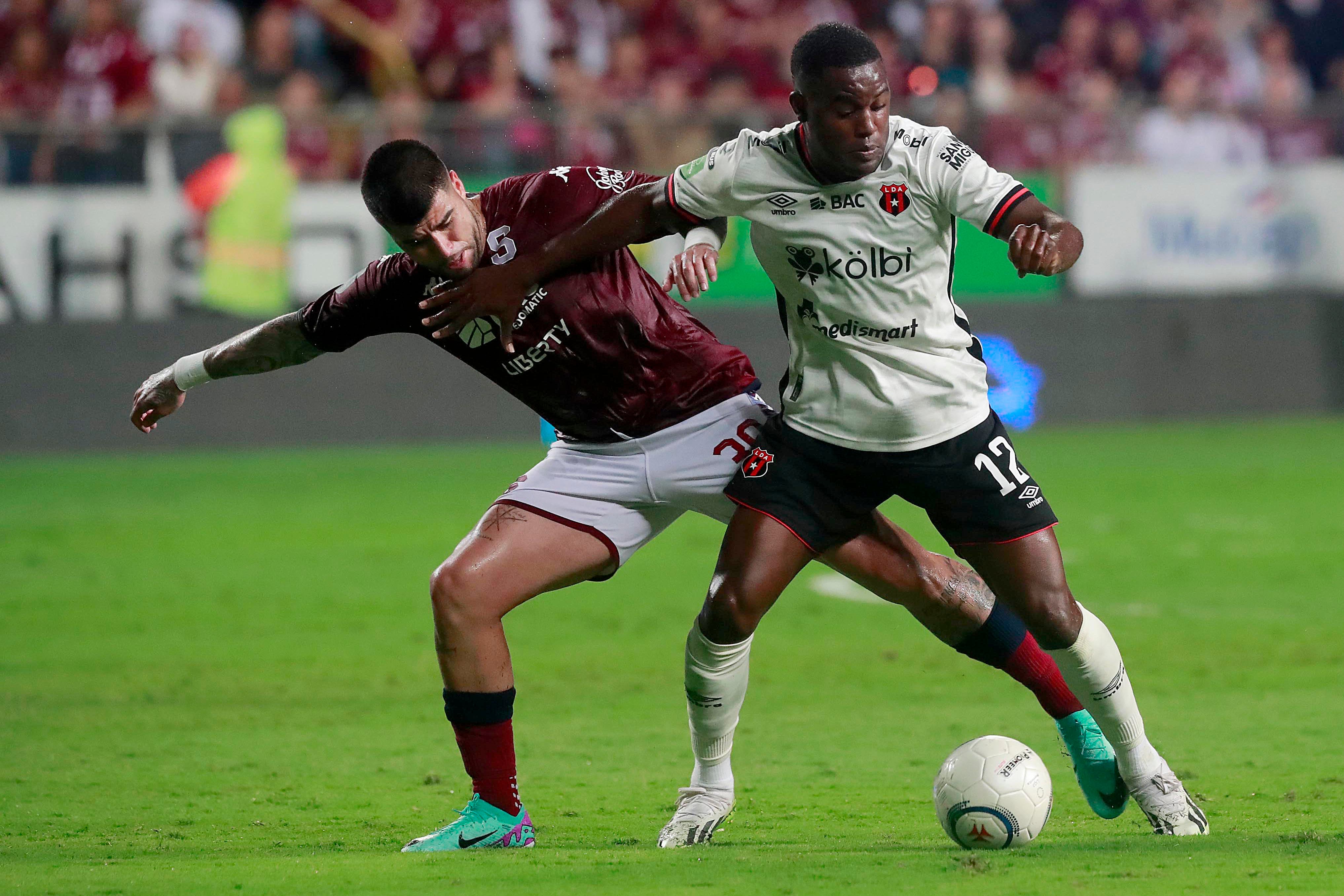 04/11/2023 Estadio Ricardo Saprissa, Tibás. El Deportivo Saprissa recibió a la Liga Deportiva Alajuelense, en una nueva versión del Clásico Nacional en partido de la jornada 18, Torneo de Apertura, Liga Promérica 2023.
