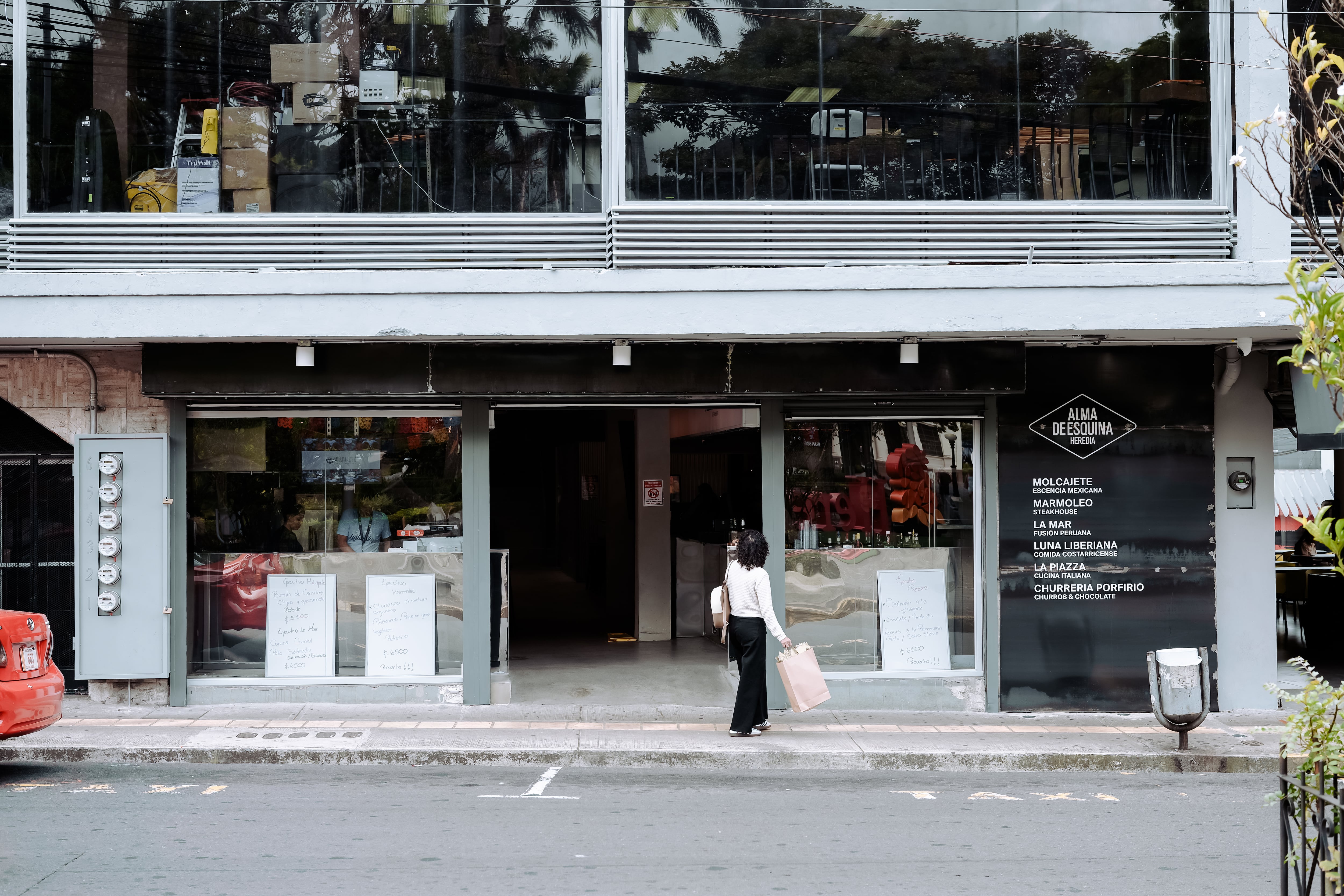 Alma de la Esquina, Testy, Heredia