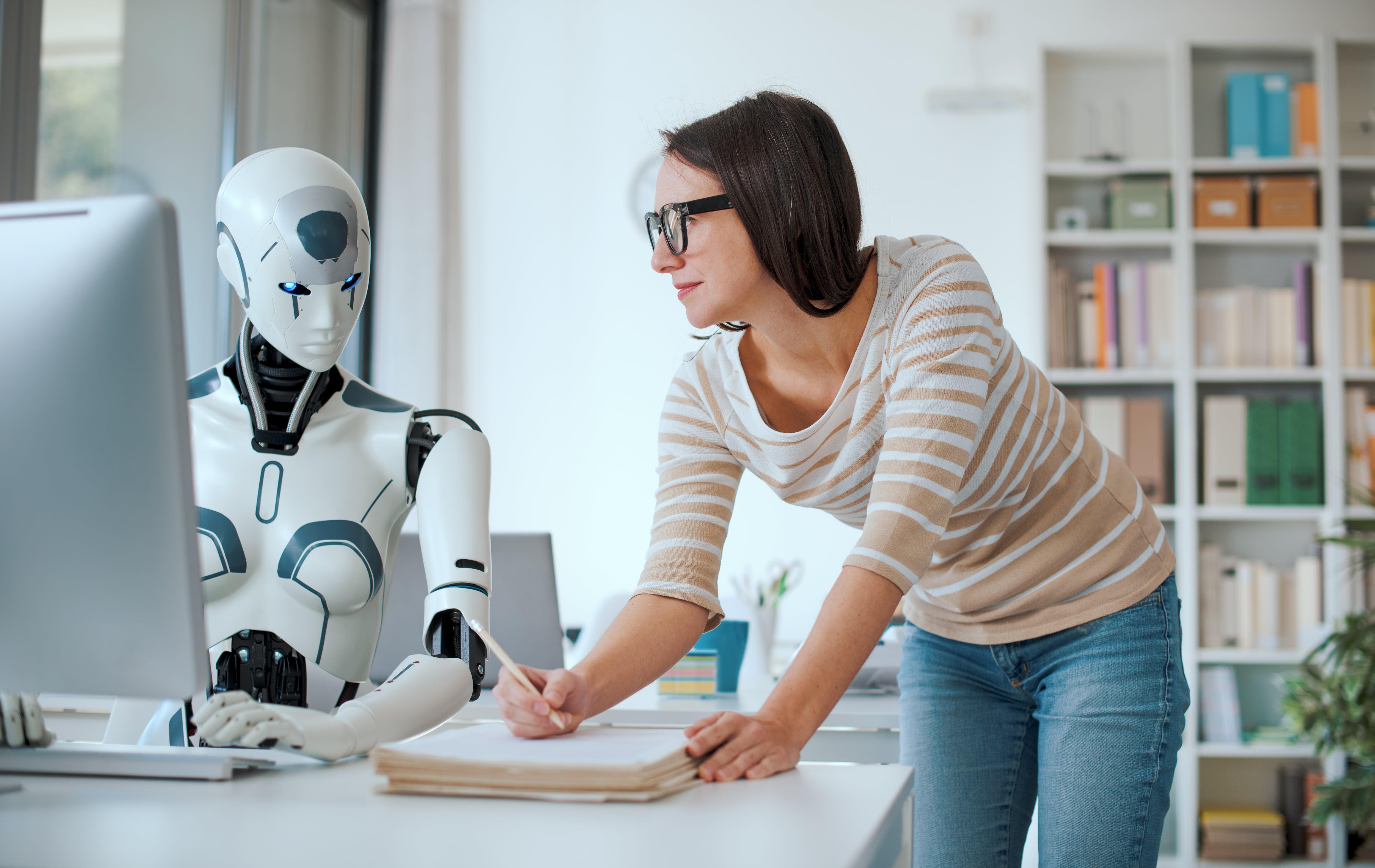 Humanos y robots.