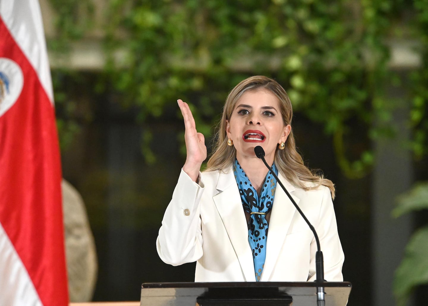 De anunciar acuerdos y disposición al diálogo a “¿qué quería, que le llevara rosas?”. Cómo cambió el discurso de Laura Fernández en 48 horas