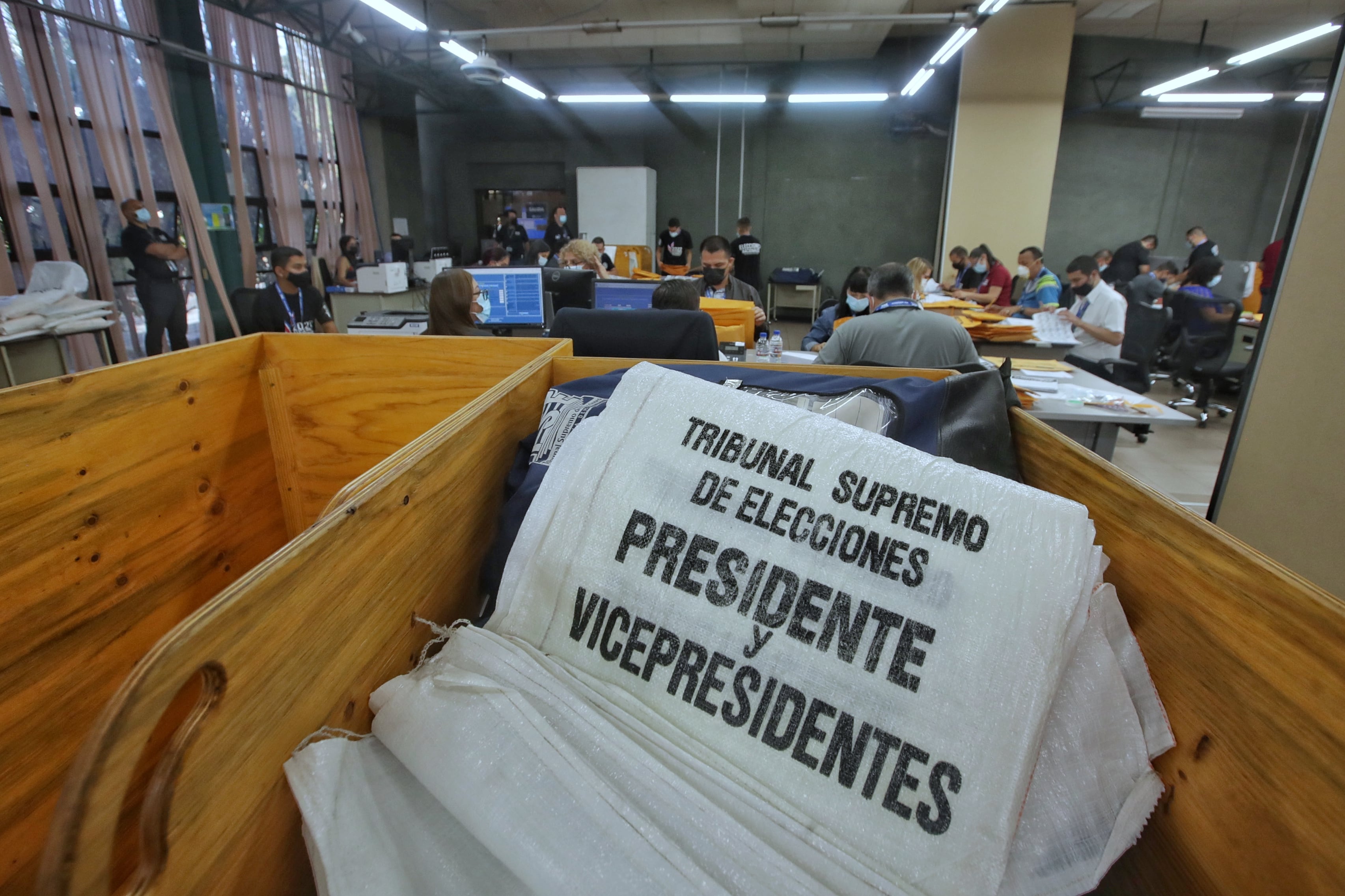 El Tribunal Supremo de Elecciones (TSE) nombra auxiliares electorales para el día de los comicios nacionales. Foto: