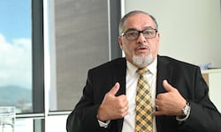 Cinco errores históricos tienen al IVM en su situación crítica actual, según el superintendente de Pensiones