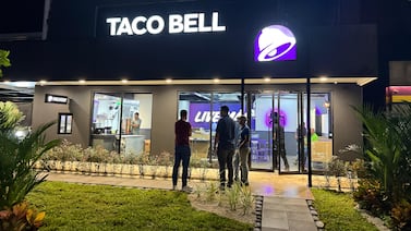 Una de las cadenas de comida rápida más grandes del país tendrá una feria de empleo este jueves: le contamos quiénes pueden aplicar y dónde deben presentarse