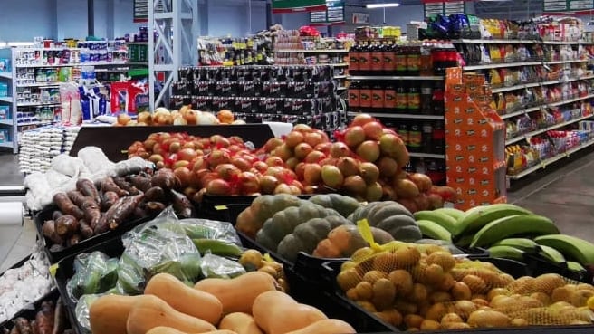 Una verdadera marea alta de precios bajos va a disfrutar los vecinos de Playas del Coco y playa Santa Teresa, porque Corporación Megasuper abrirá un supermercado en cada una de esas playas del Pacífico Norte