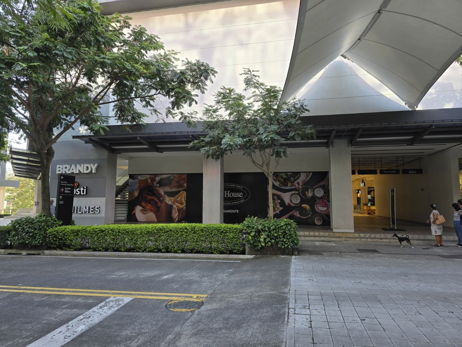 Local donde se localizaba la antigua tienda de Forever 21 en Avenida Escazú.