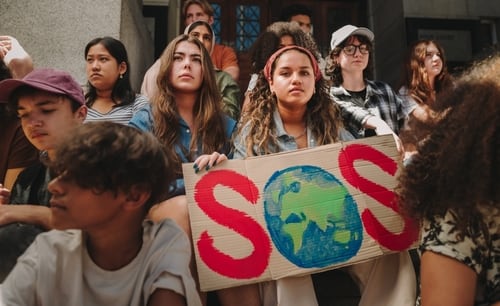 Mitigar las grandes amenazas, como el cambio climático, o adaptarse a ellas, no se les debe endilgar a las generaciones futuras.