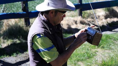 El fracaso de la subasta de frecuencias tiene un origen: la historia de los errores compartidos entre el Micitt y la Sutel