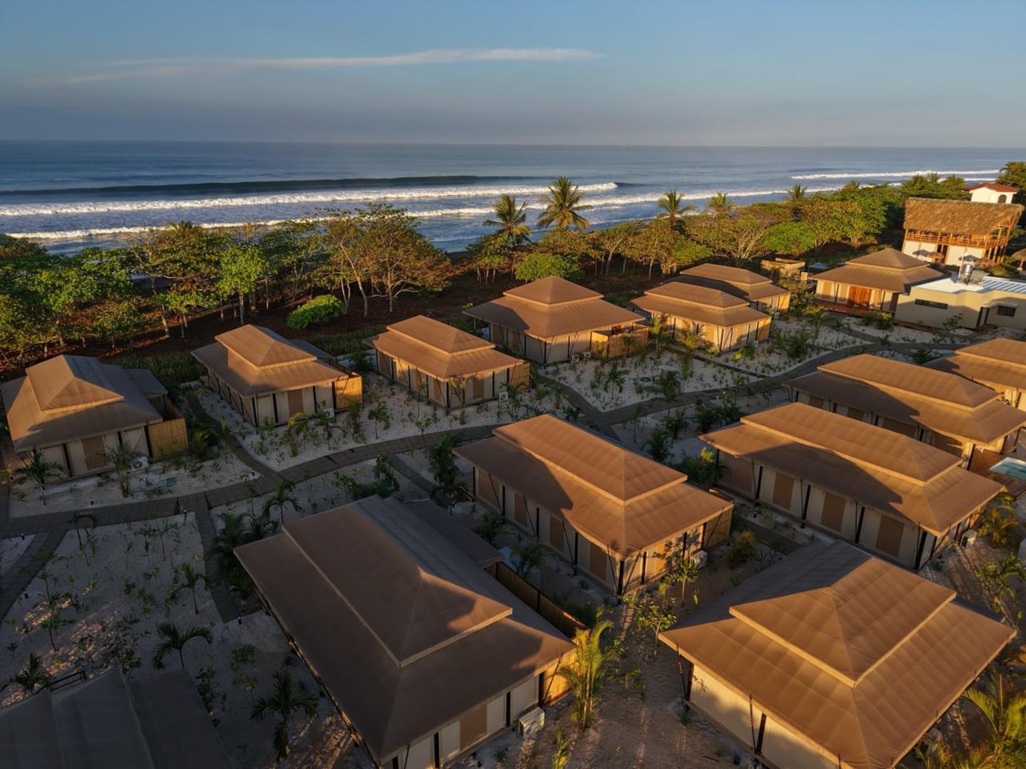 Villas de lujo pero sin concreto: esta es la propuesta del nuevo Amarena Canvas Beach Hotel en el Pacífico Central