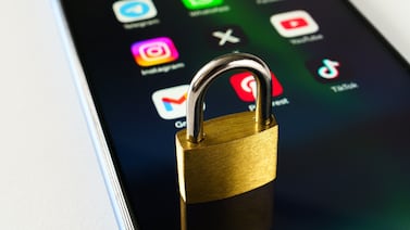 Leyes más estrictas están obligando a identificar menores de edad en Internet; estas empresas están aprovechando el negocio