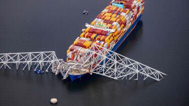 ¿Qué le pasó al barco que chocó y derribó el puente de Baltimore?