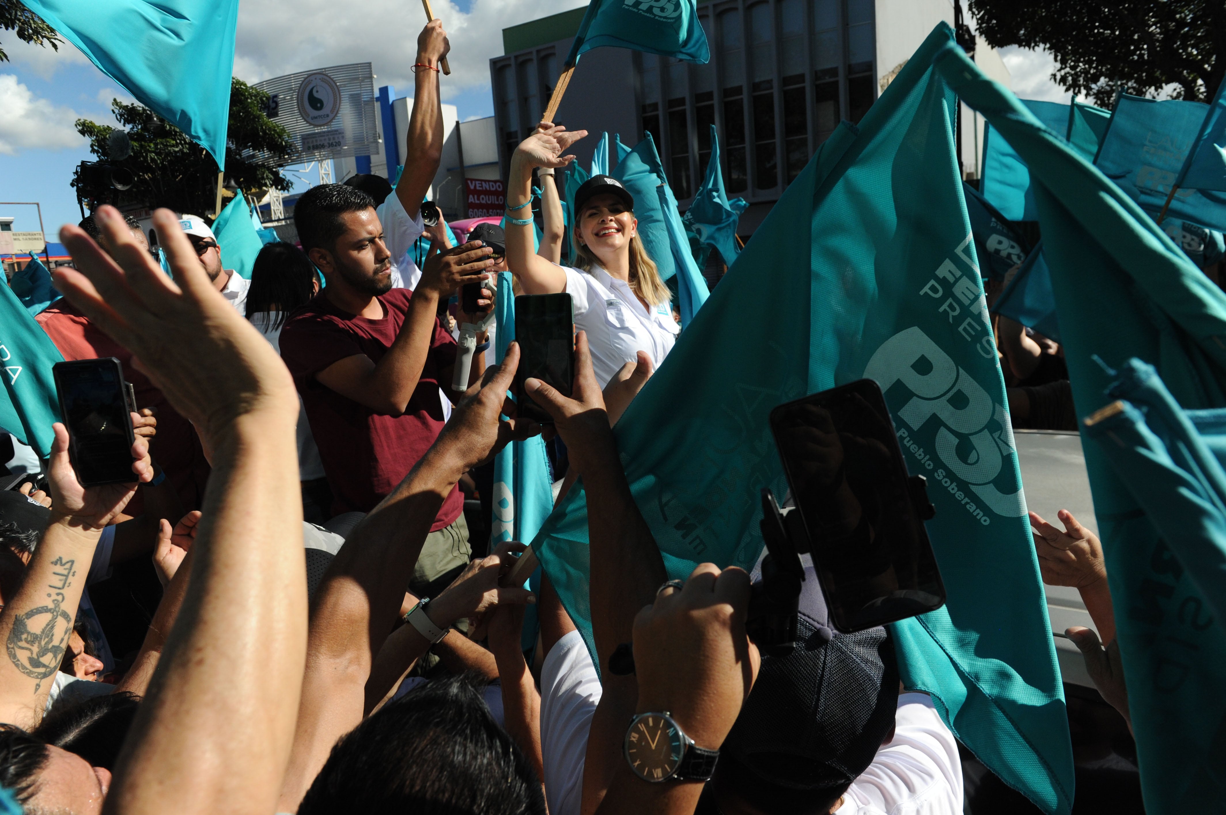 Caravana Laura Fernández