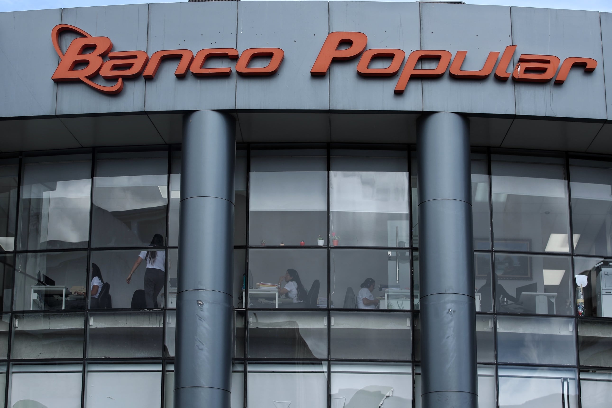 13/02/2024/ recorrido por bancos. Diferentes ángulos de sus fachadas / en la imagen Banco Popular en San José centro / Foto John Durán