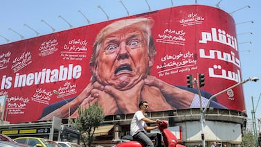EE. UU. intensifica la presión sobre Irán con un plan de asfixia económica y amenazas a aliados de Teherán