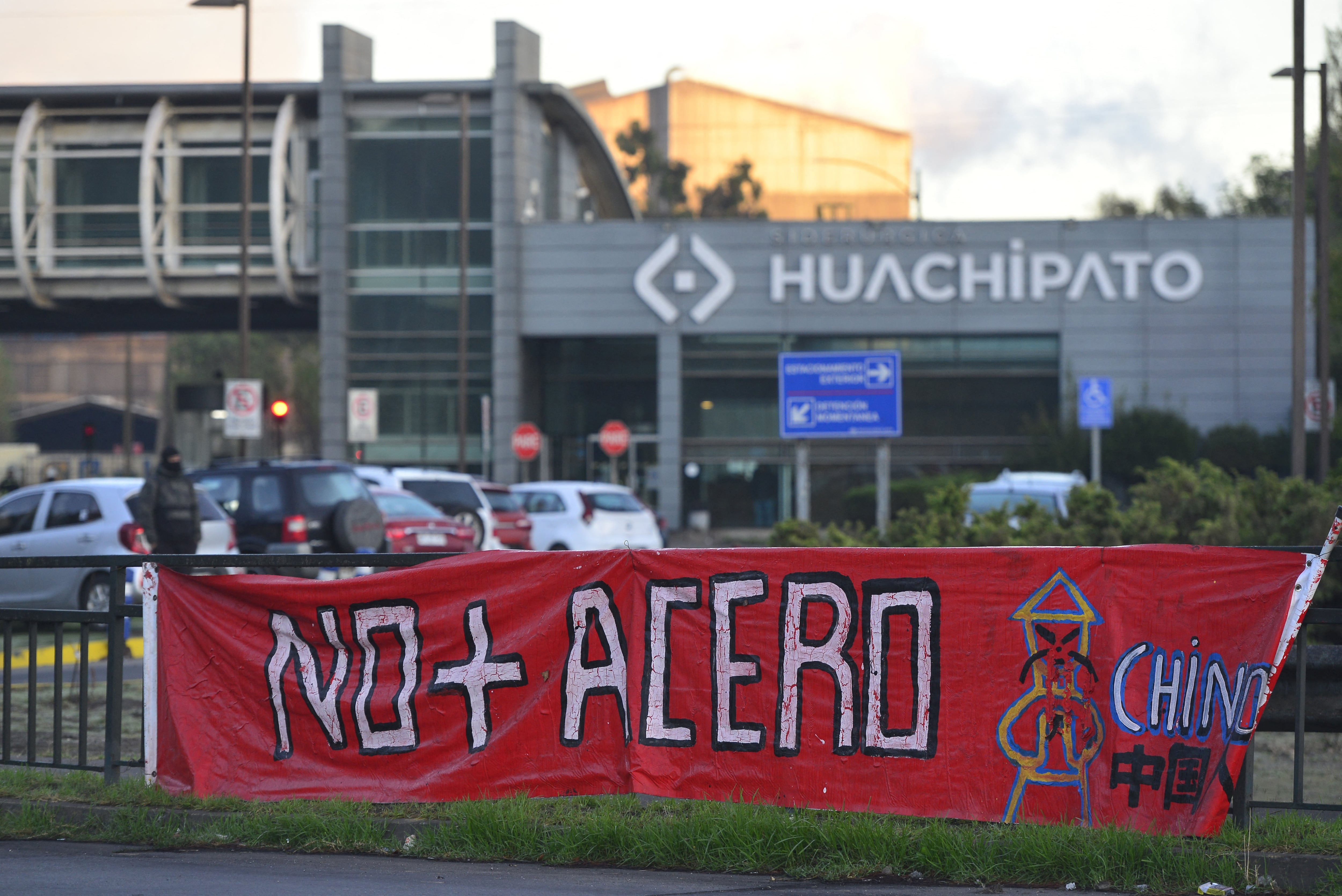 Protesta por acero de China en Chile