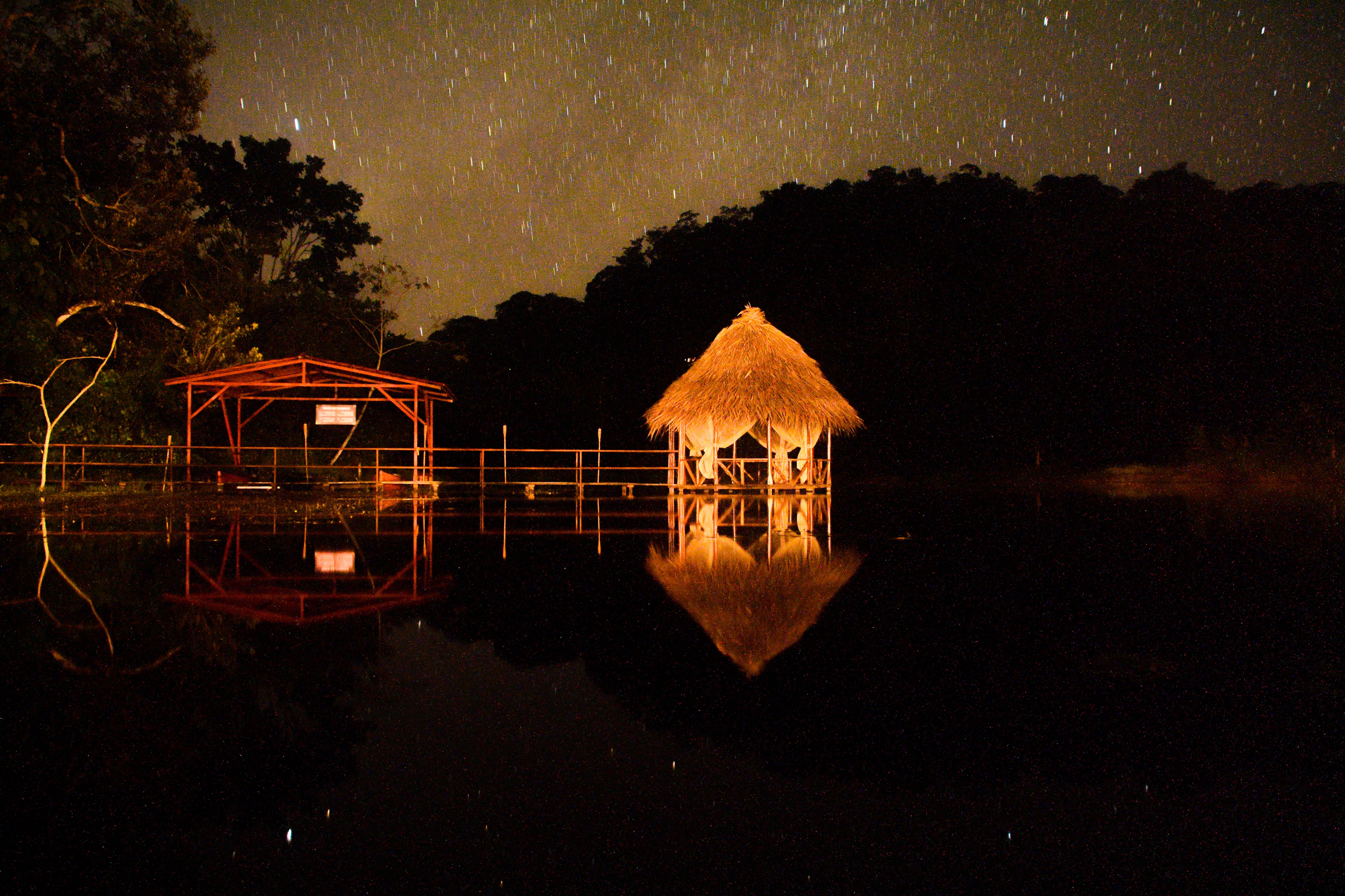 El pequeño muelle de Maquenque Lodge es un punto ideal para la observación de estrellas.