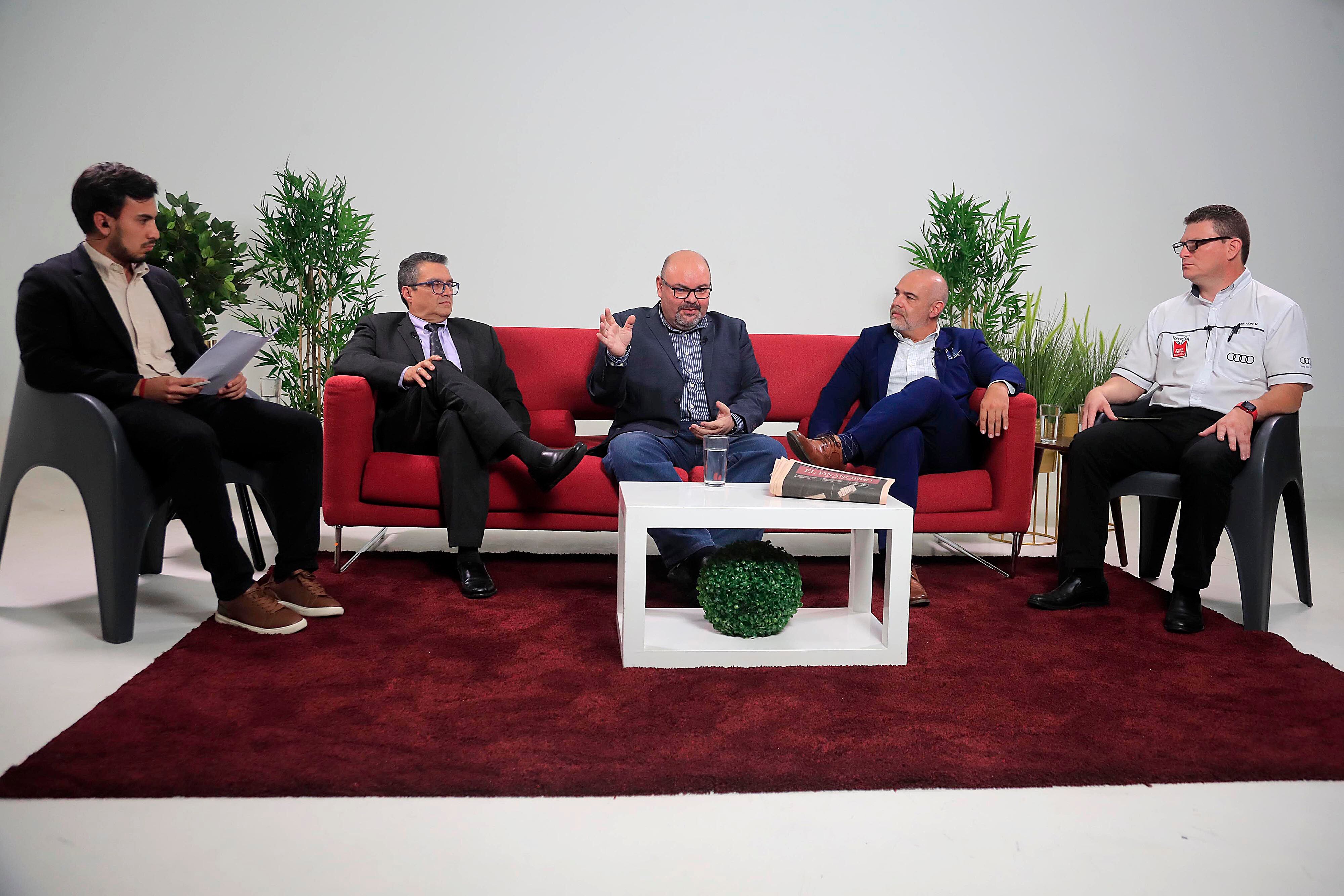 05/10/2023    Estudio La Nación. Foro de Movilidad Eléctrica organizado por El Financiero, con la participación de  Javier Ángulo, Gerente de Sostenibilidad y Educación Financiera - CS Ahorro y Crédito; Alberto Antillón, director de Energía,  MINAE; Carlos Aguilar, Coordinador del área de movilidad eléctrica de AIVEMA y Erick Alfaro, Líder de Taller de Grupo Danissa. Brandon Flores Brenes, periodista de El Financiero, moderador.