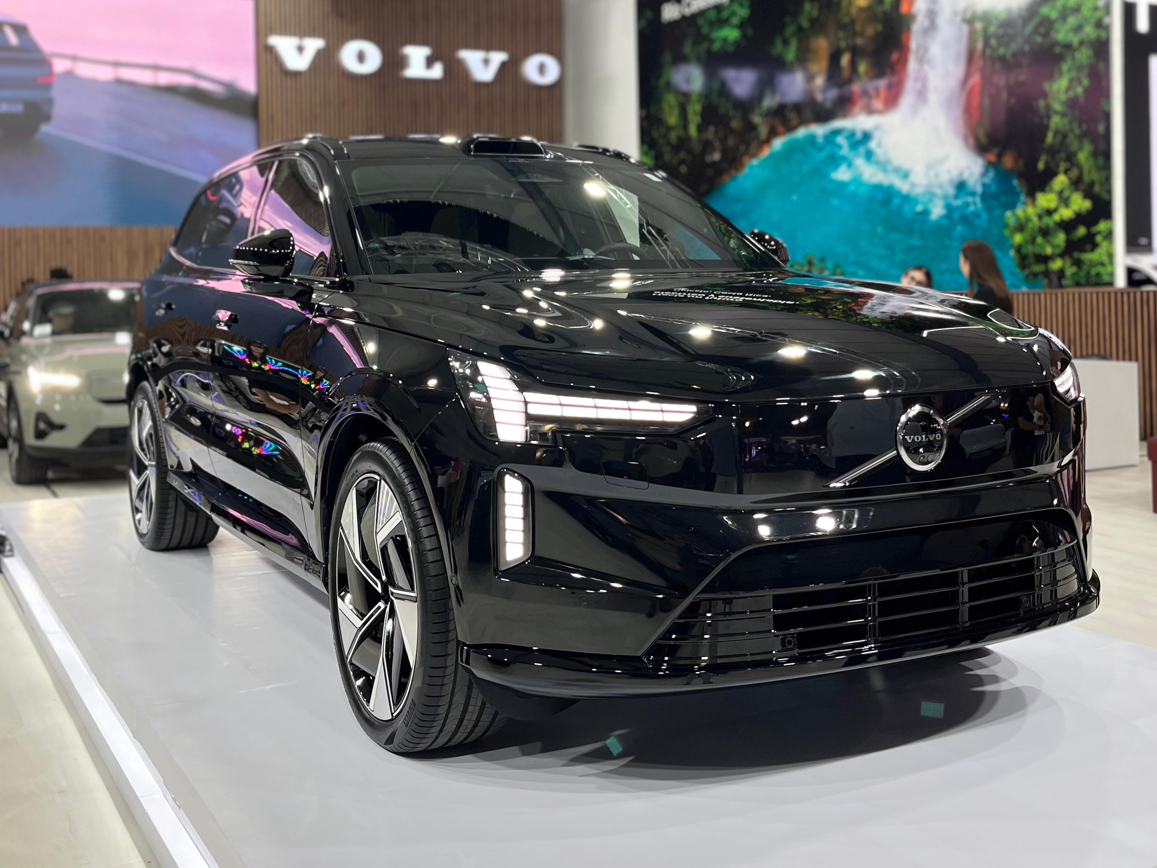 VOLVO EX90