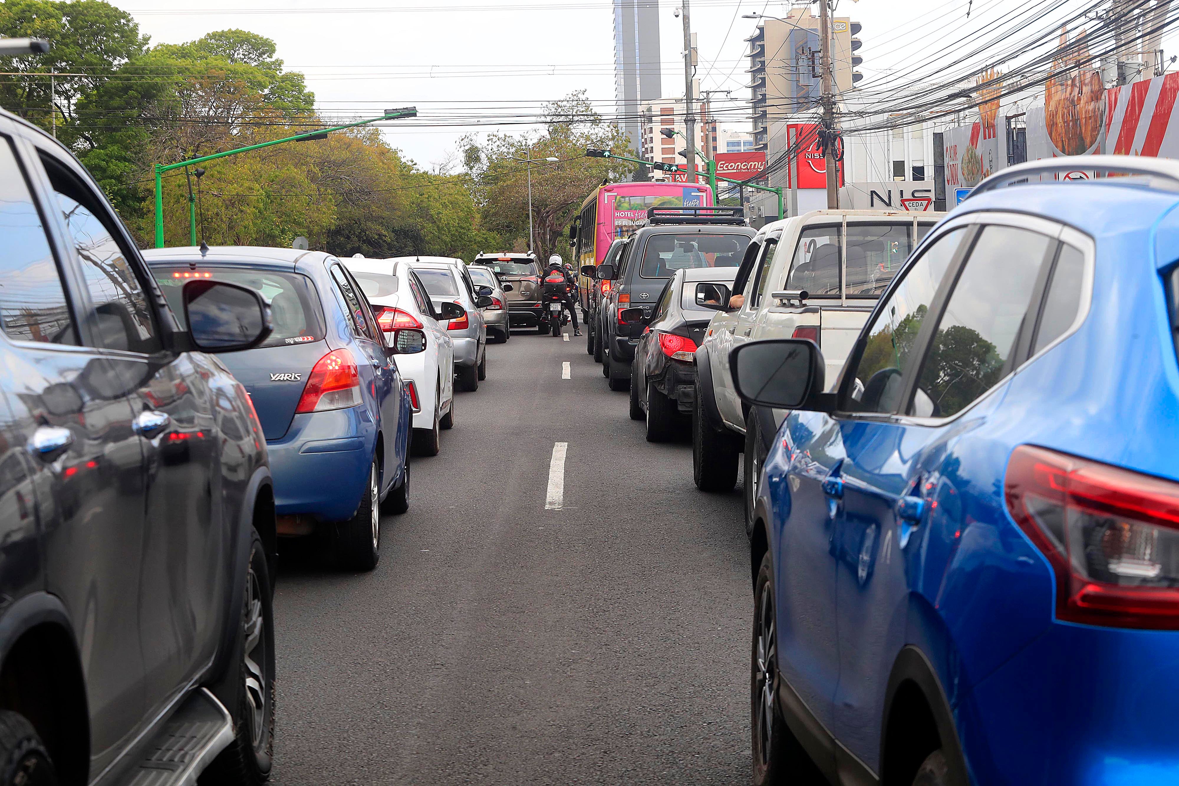 19/02/2024 San José. Recorrido para ver medidas de tránsito para aliviar presas. Ampliación de horario en carriles reversibles; cierres en accesos a autopista y presencia de oficiales para regular el tránsito, son algunas de las medidas para descongestionar las carreteras saturadas de vehículos. Foto: Rafael Pacheco Granados