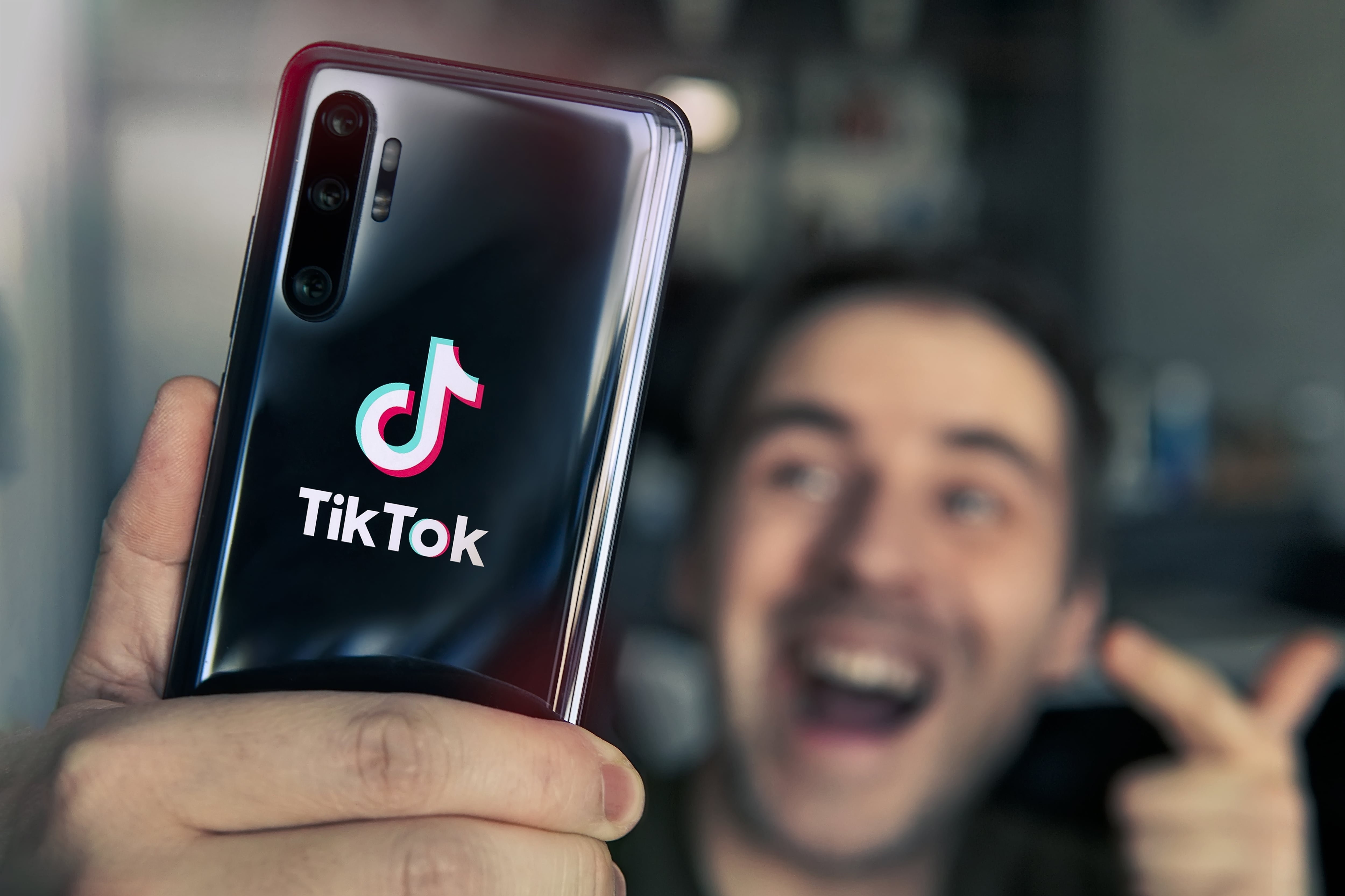 Imágenes ilustrativas sobre Tik Tok y los Live o en vivos que se hacen en la red social. / foto Shutterstock