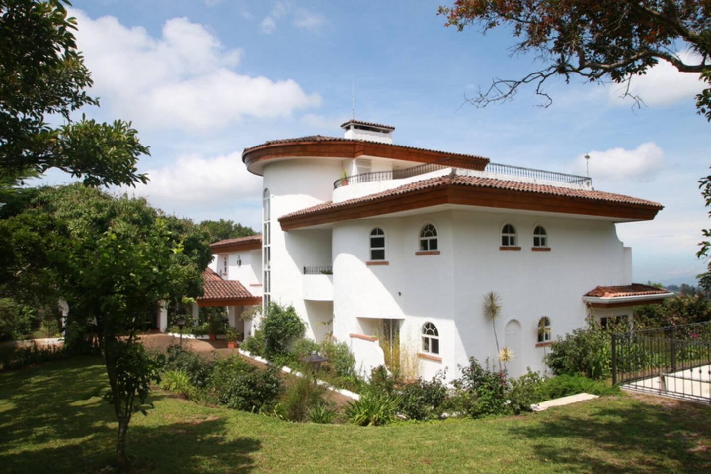 Alojamientos más caros de Airbnb en los alrededores del volcán Poás, Alajuela.