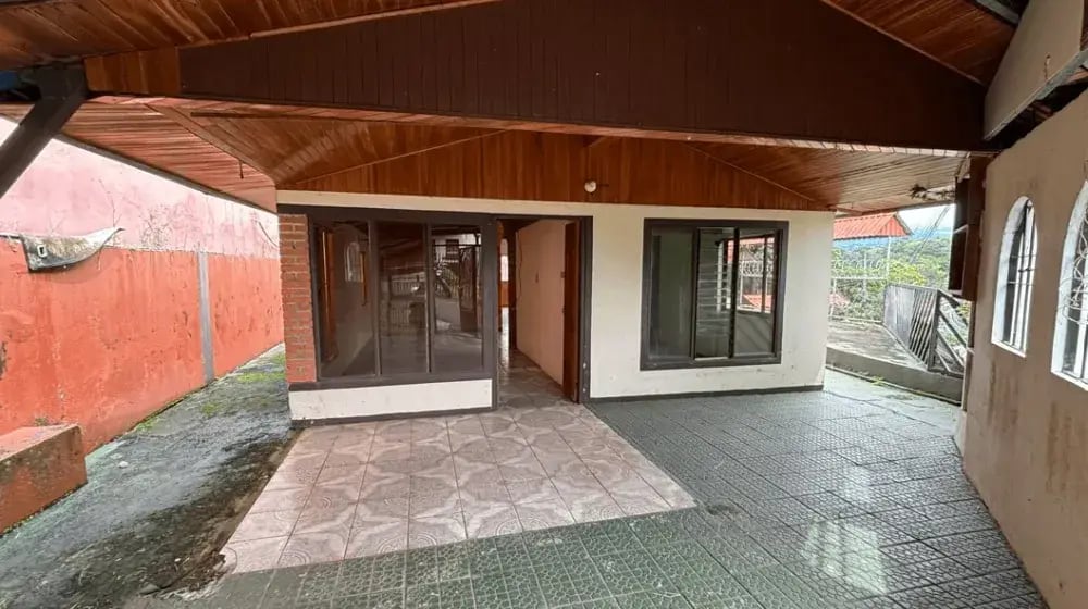 Casa de una planta en Barrio Peralta de Grecia, Alajuela.