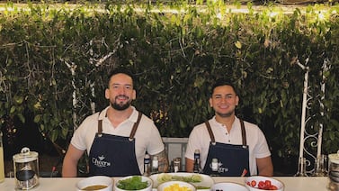 Aprendieron a tener dos empleos; ahora trabajan, estudian y emprenden, al tiempo que su negocio de coctelería en eventos va hacia una nueva etapa de crecimiento