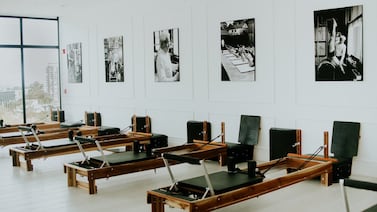 ¿Cuánto cuesta practicar Pilates Reformer? La disciplina gana espacio entre estudios boutique de Costa Rica