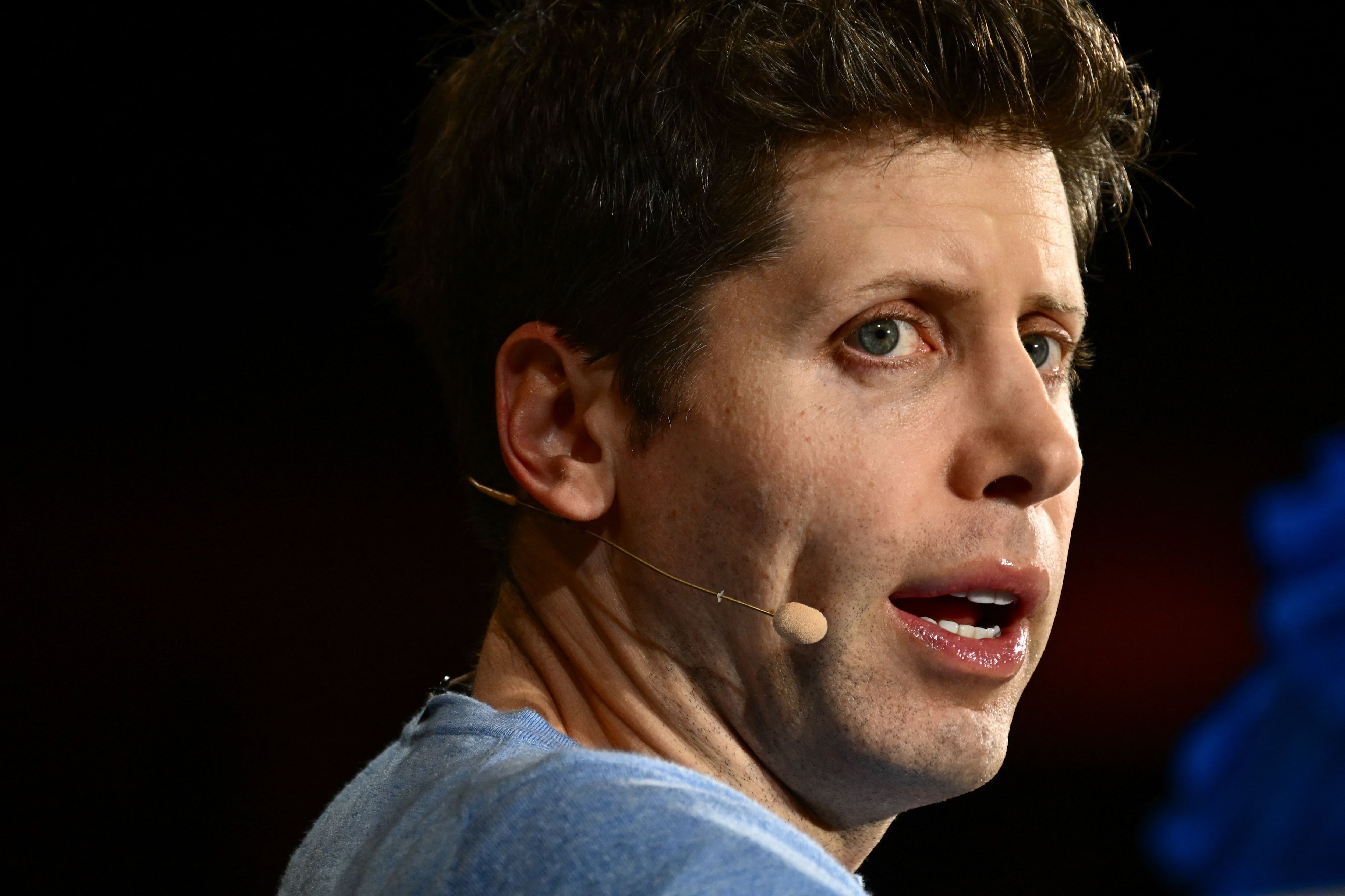 Sam Altman, director ejecutivo de OpenAI, habla durante la conferencia WSJ Tech Live del Wall Street Journal en Laguna Beach, California. OpenAI, la empresa que creó ChatGPT hace un año, dijo el 17 de noviembre que había despedido al director ejecutivo Sam Altman ya que ya no confiaba en su capacidad para liderar la empresa respaldada por Microsoft.