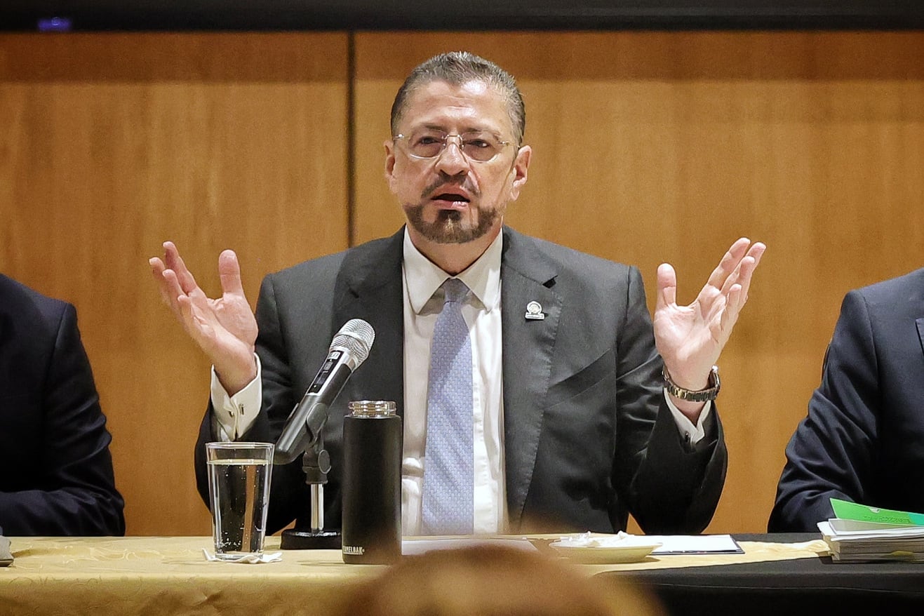 22/08/2025 El presidente de la República, Rodrigo Chaves, comparece hoy en el Salón de Expresidentes y Expresidenta de la República, ante la comisión legislativa especial encargada de determinar si procede abrirle una causa penal en su contra. y ministro de Cultura Jorge Rodríguez. Foto John Durán