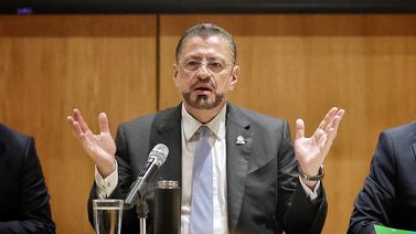 Argumentos y silencios: el presidente Rodrigo Chaves defiende su fuero ante los diputados