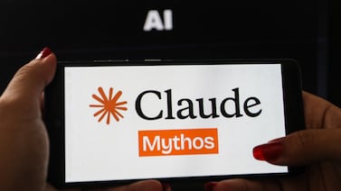 “Incidente grave”: IA de Claude Mythos 5 creó identidades falsas durante una prueba y buscó integrar código malicioso