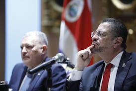 Chaves confronta a comisión legislativa y evita consultas en audiencia por levantamiento de inmunidad