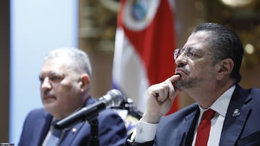 Chaves confronta a comisión legislativa y evita consultas en audiencia por levantamiento de inmunidad