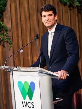 La familia Santo Domingo, encabezada por Alejandro Santo Domingo, son los herederos del vasto imperio construido por Julio Mario Santo Domingo. Su fortuna se cimentó históricamente en el control de Bavaria, la cervecería más grande de Colombia