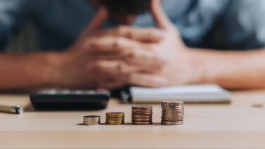 ¿Quiénes caen en los créditos “gota a gota” y por qué lo hacen? Estudio encontró señales