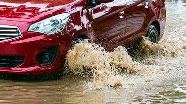 ¿Su vehículo sufrió daños por inundaciones? Conozca qué hacer y cómo responde el seguro