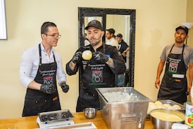 Capacitaciones para pizzeros ticos y la próxima apertura de un restaurante: así fue la segunda visita del campeón mundial de pizza napolitana a Costa Rica