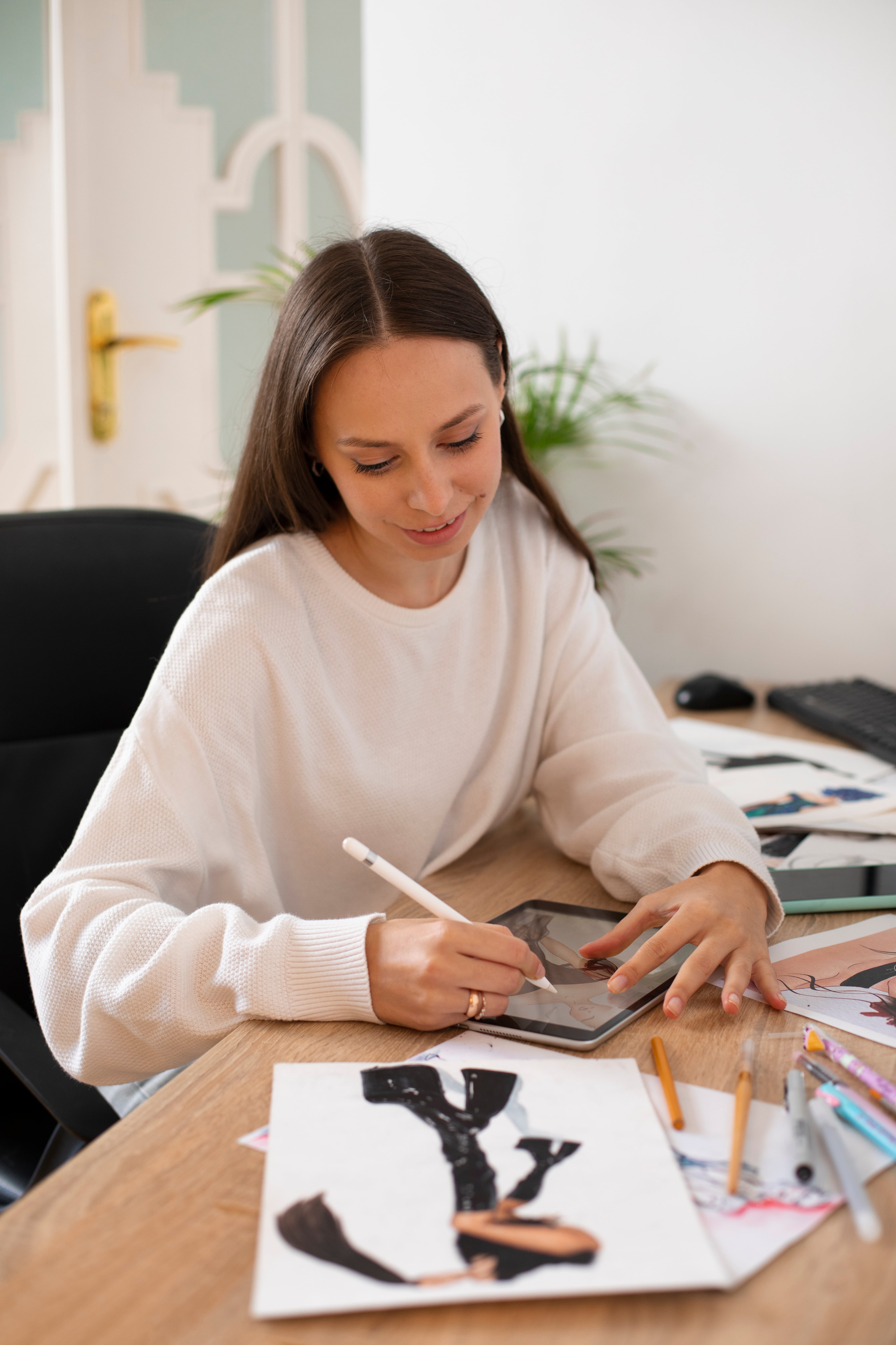 El encargo también contempla el diseño de una composición ilustrada del laboratorio, según lo establecido en los términos de referencia.