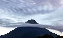 Semana Santa con el dólar a ¢470: el escenario que abarata los viajes y sensibiliza al consumidor