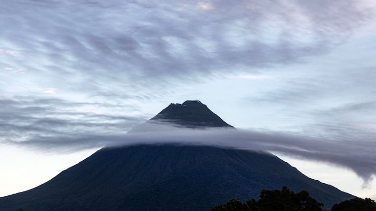 Semana Santa con el dólar a ¢470: el escenario que abarata los viajes y sensibiliza al consumidor