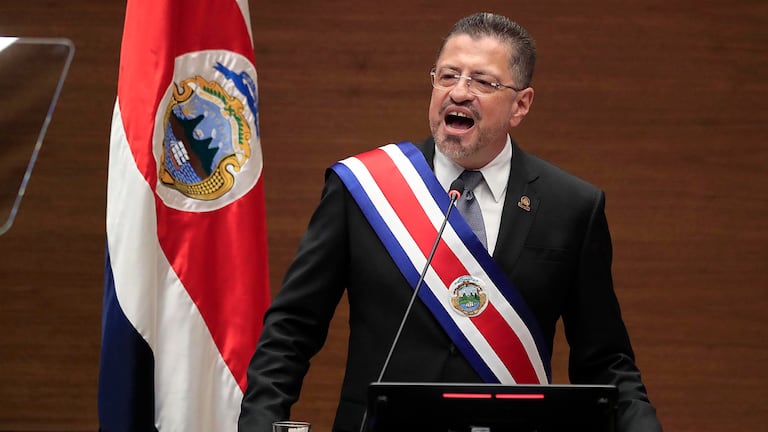 Cómo las instituciones del Estado persiguieron críticos y opositores durante la administración de Rodrigo Chaves