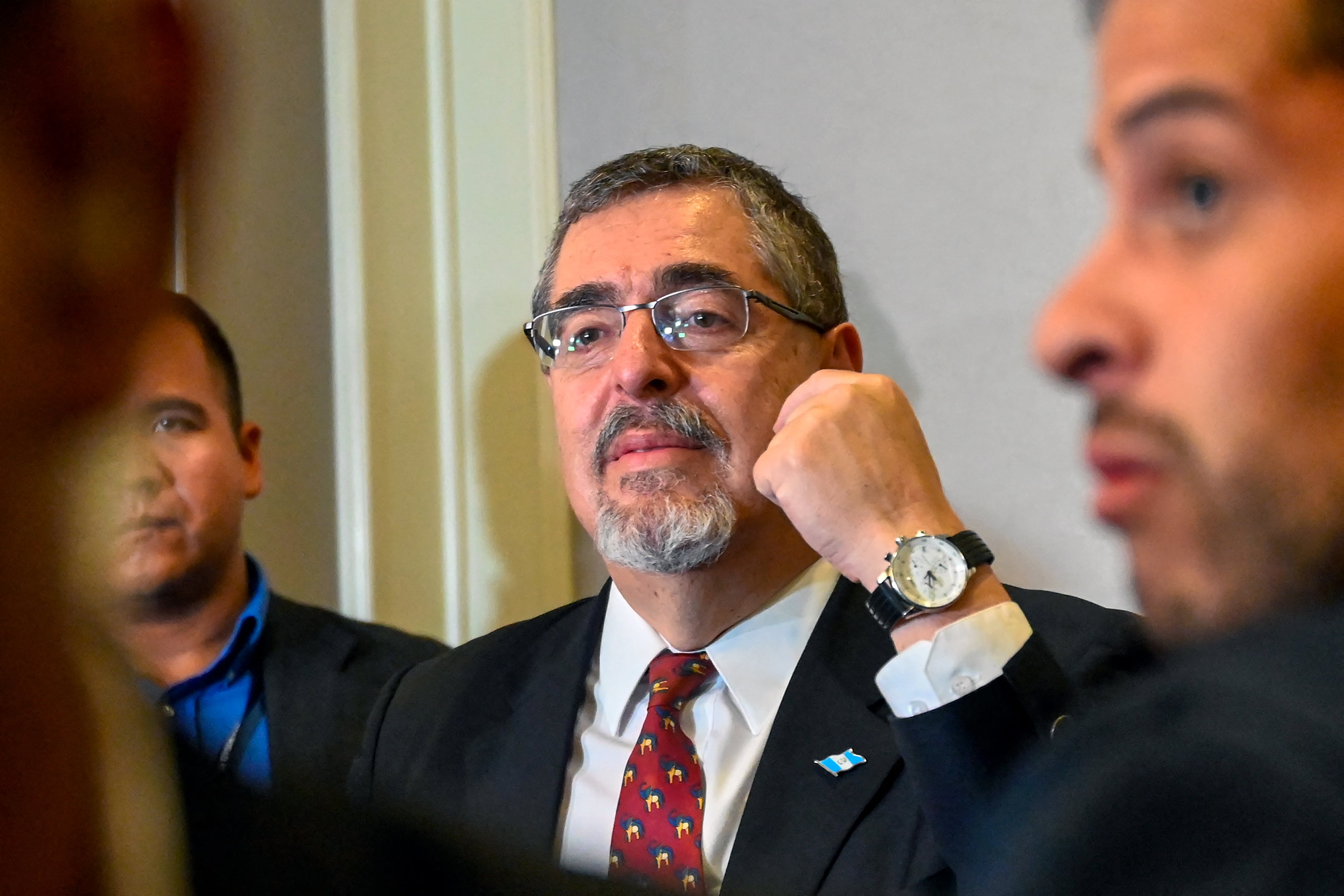 Bernardo Arévalo, presidente electo de Guatemala, ha enfrentado obstáculos por parte de la Fiscal General desde su elección democrática.