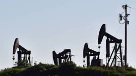Precio internacional del petróleo se derrumbó a un mínimo desde inicios de enero