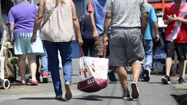 Confianza de los consumidores cayó diez puntos en el último trimestre