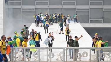 Asalto al Congreso en Brasil: seguidores de Jair Bolsonaro invaden sedes de los tres poderes en Brasilia