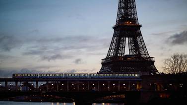 La torre Eiffel acumula cinco días con las puertas cerradas al público