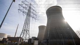 Comisión Europea adopta sello de inversión sostenible para energía nuclear y gas